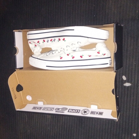 Women's Converse Slip-on Size 8 - Picture 3 of 3